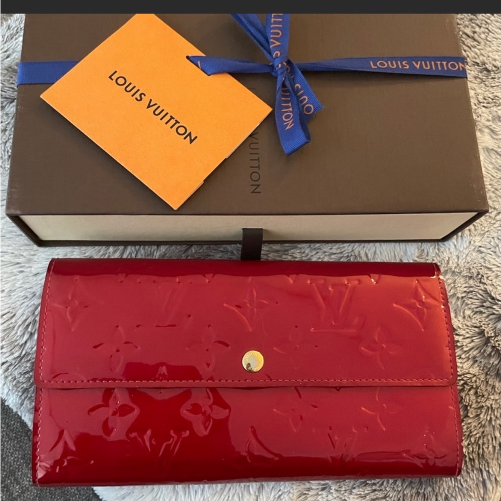 Authentic Louis Vuitton Monogram Vernis patent wallet.